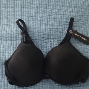 NWT Torrid 360 Lightly Lined Plunge Bra Size 40D Black